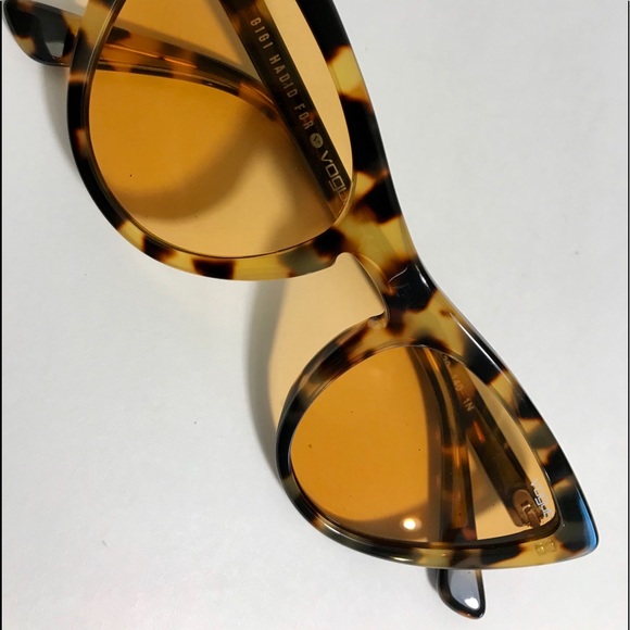 VOGUE - Sunglasses 😎 - Picture 9 of 9